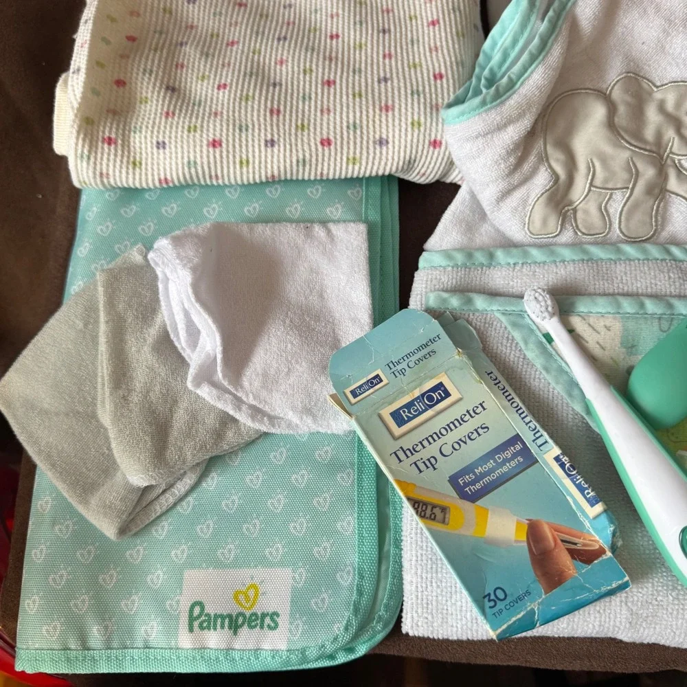 Baby Bath & Grooming Bundle Frida Safety 1st Pampers Towels Changing Pad 15+ Pc‎